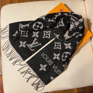 Louis Vuitton All About Monogram Black Wool Logo scarf Authentic